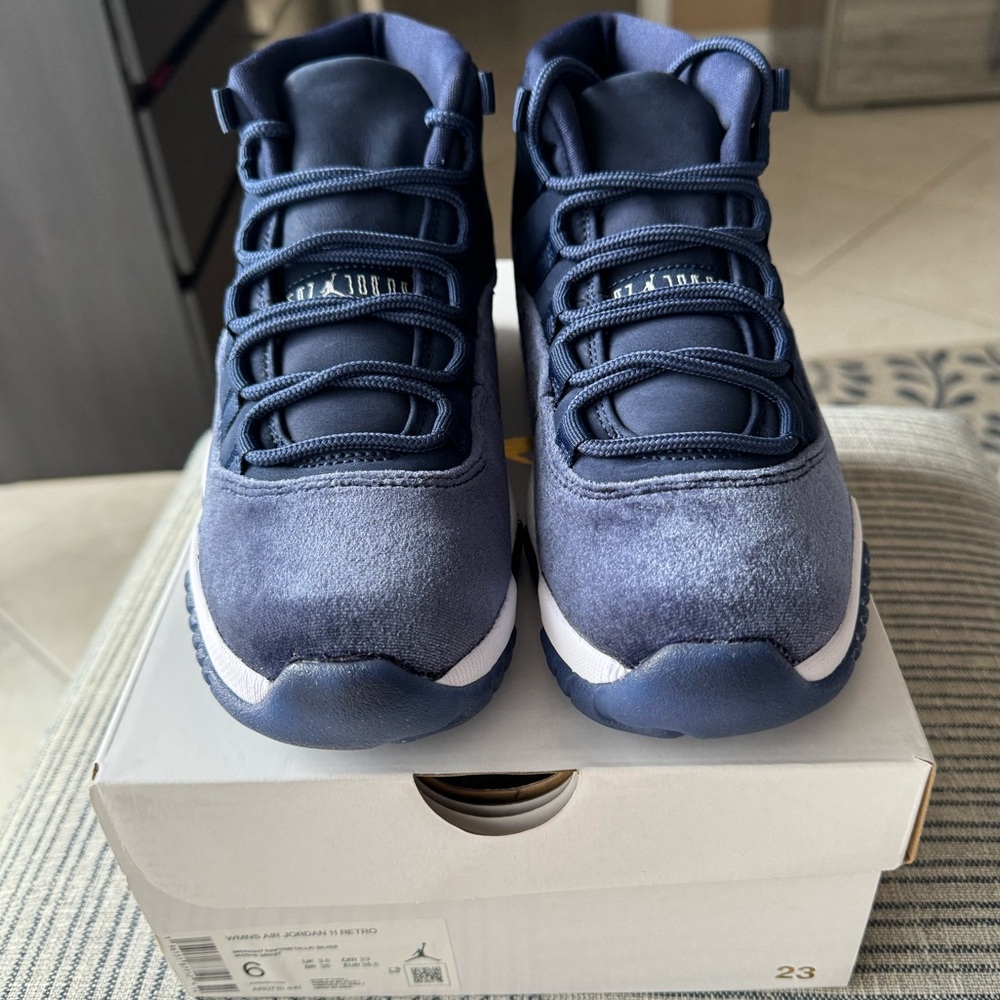 2022 Wmns Air Jordan 11 Retro 'Midnight Navy Velvet'